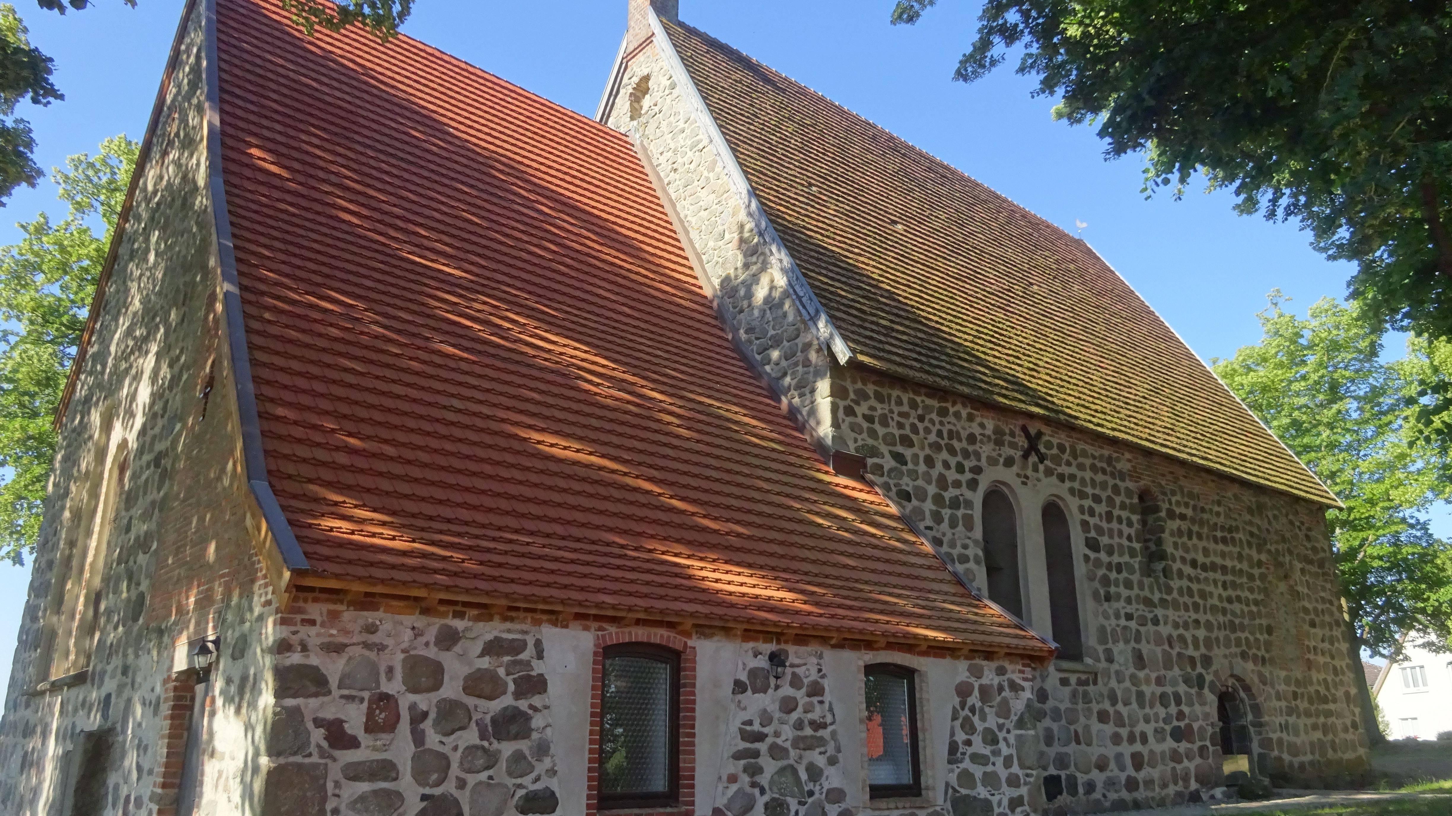 Spätromanische Feldsteinkirche