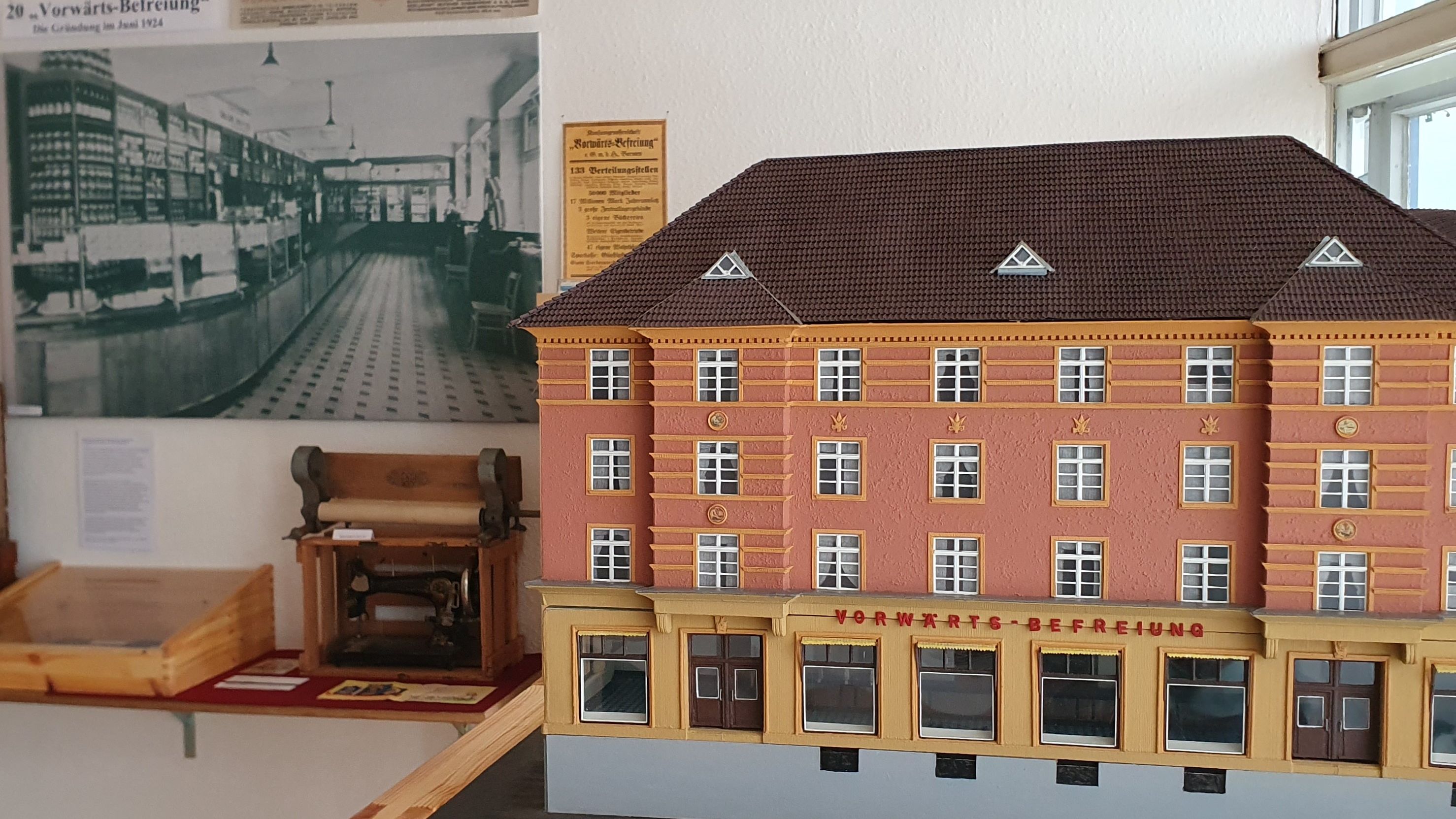 Verteilungs- bzw. Verkaufsstelle 143 der Konsumgenossenschaft Vorwärts-Befreiung