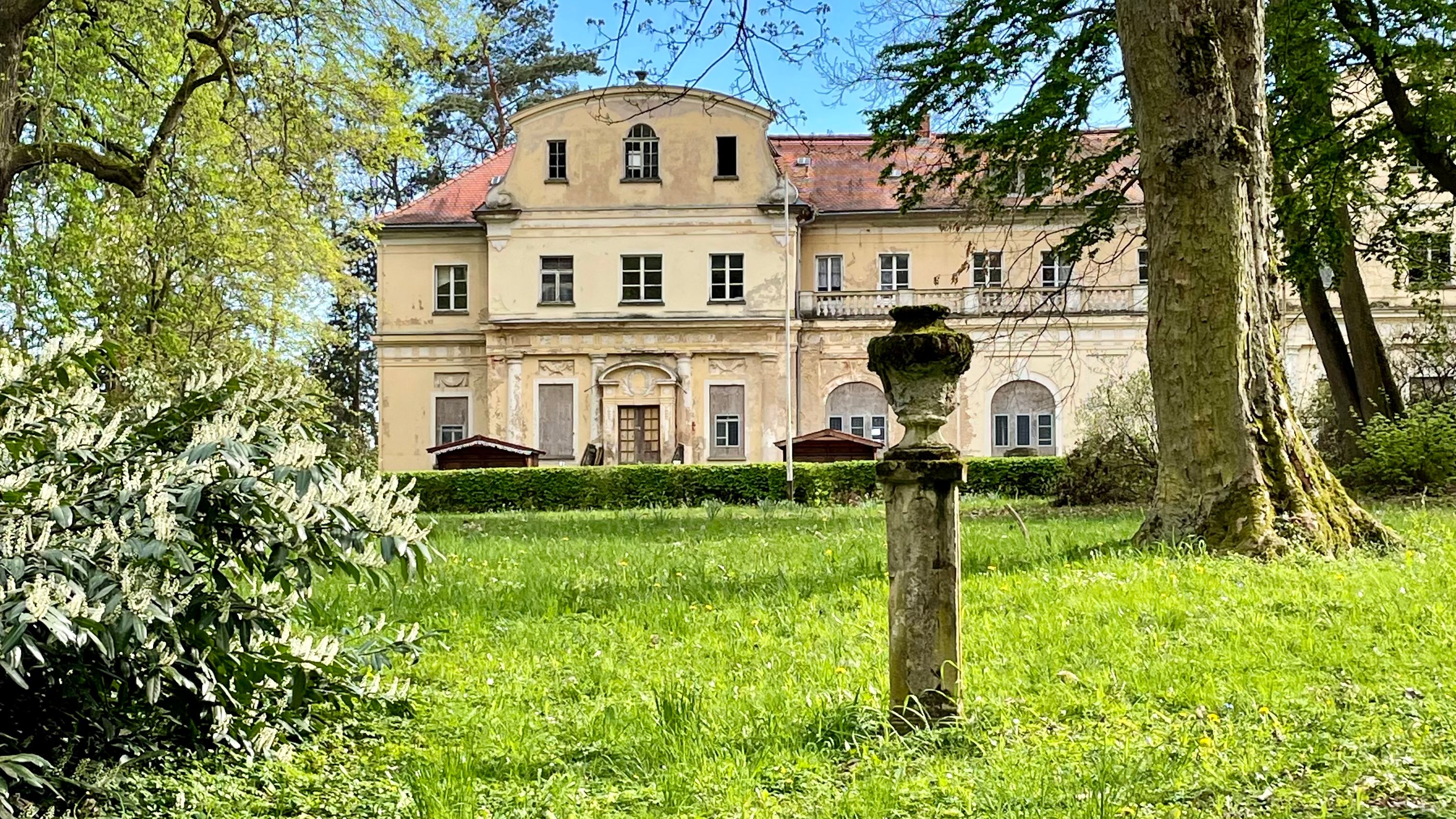 Schloss und Parkanlage Tannenfeld