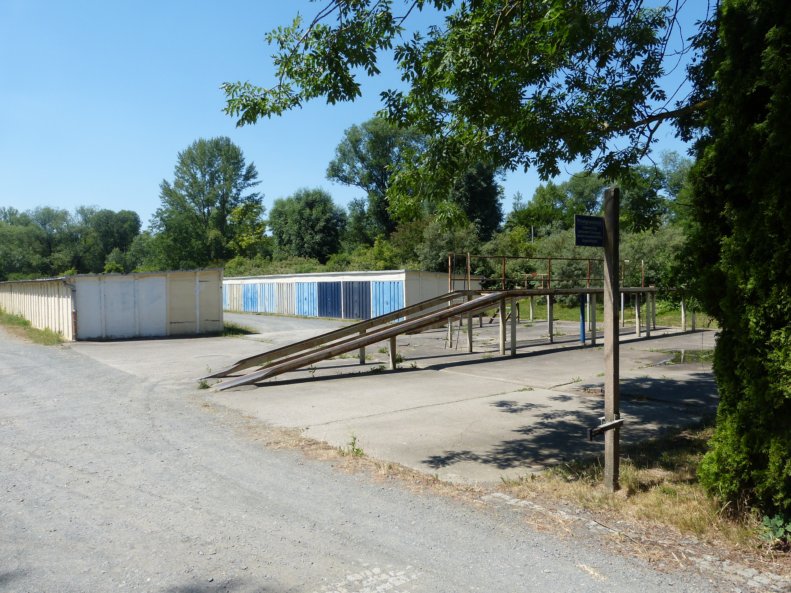 Garagenkomplex mit Freiflächen