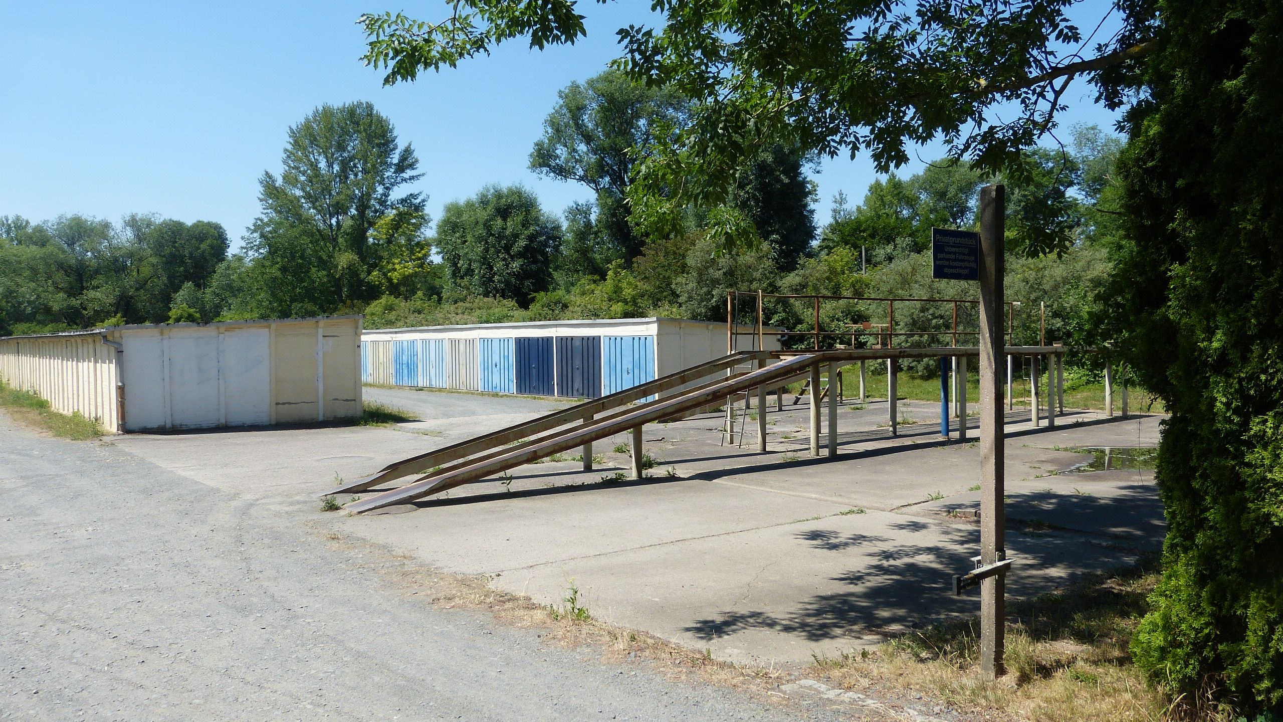 Garagenkomplex mit Freiflächen